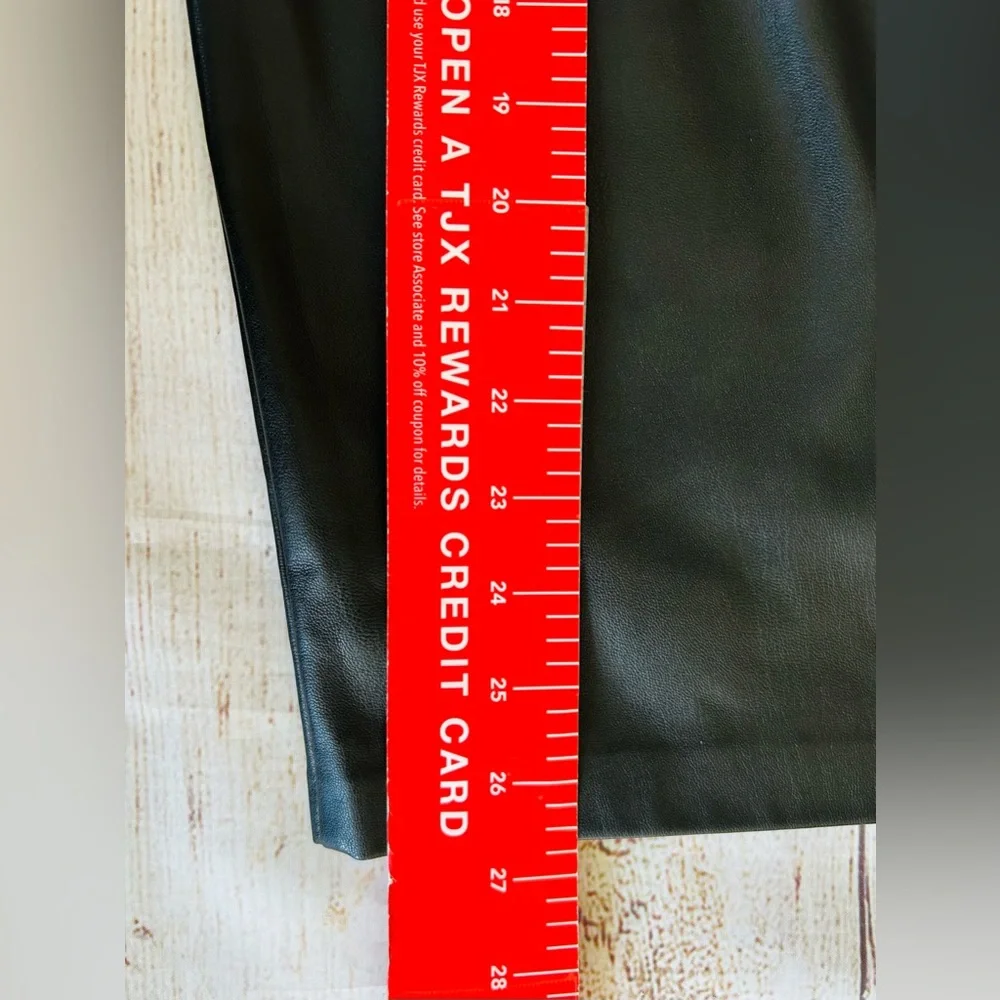 Dilvin Woman Black Faux Leather Pleated Zipper Accent Pencil Skirt Size 10
